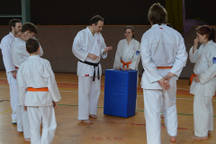 Mistr Pavel Trunec, II. Dan vede skupinu oranžových pasů.