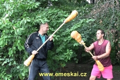 Juraj Král v souboji šťouchadly s legendou MMA Ladislavem Žákem.