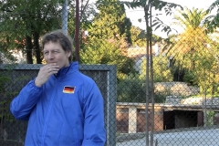 Stephan Mehrholz, III. Dan (Německo) pozorně sleduje úroveň českých karatistů.