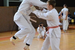 Kategorie bojů mužů 5.-6. kyu, Martin Goláň (vlevo) a Filip Papoušek.